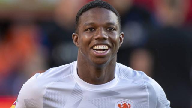 加拿大28开奖网-闪电“截胡”荷兰国脚 曼联这回玩的什么套路？